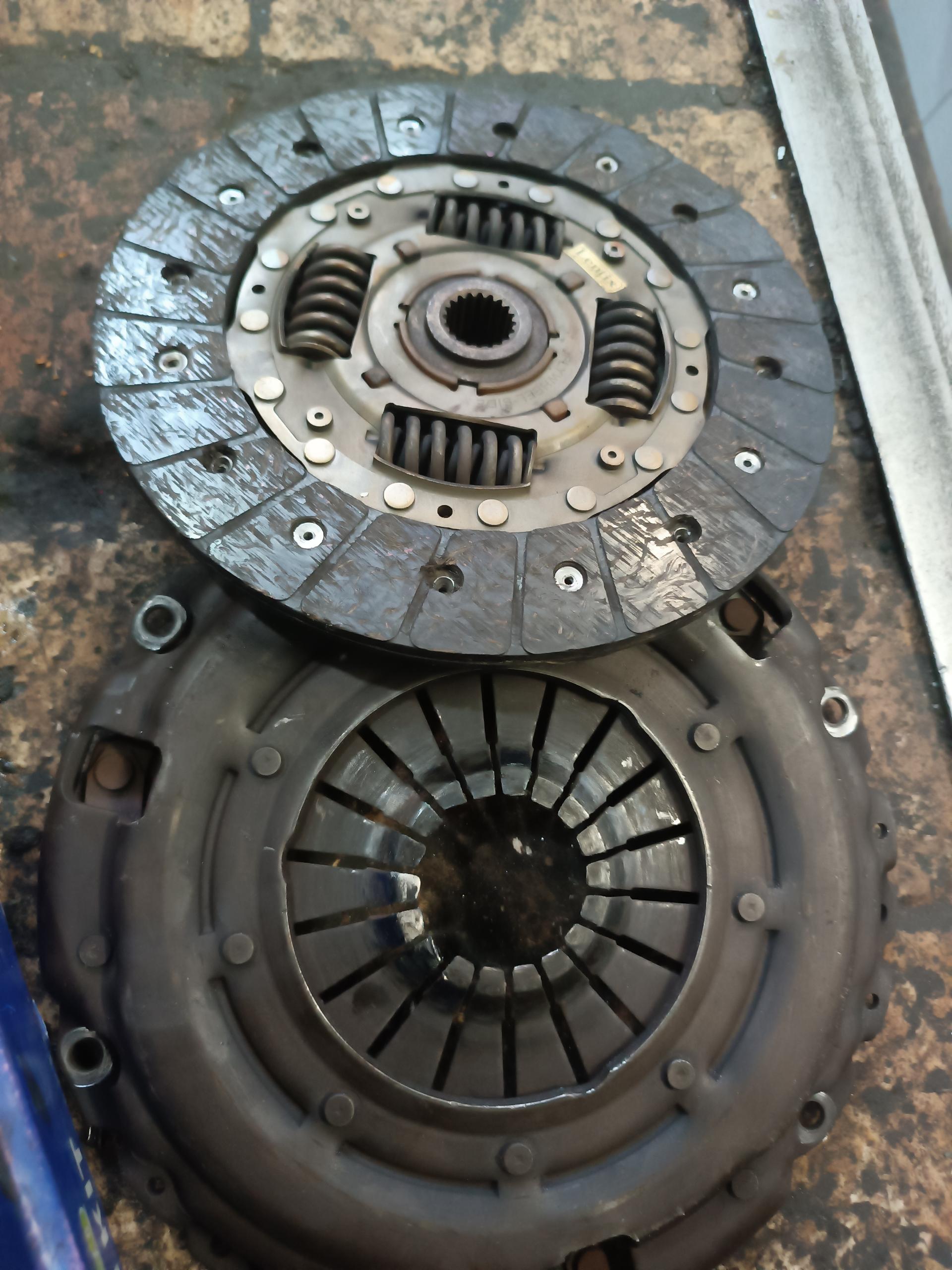 عکس خدمات خودرویی تجارت