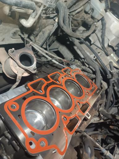 عکس خدمات خودرویی تجارت