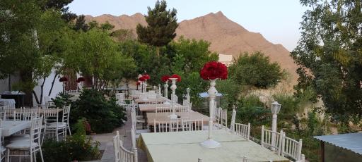عکس تالار پذیرایی باغ ایرانی چهارگل