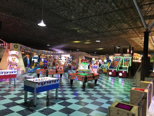 عکس مرکز خرید اشراق