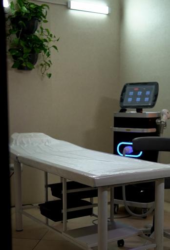 عکس کلینیک پوست و مو آوان (دکتر حمیدرضا مختاری)