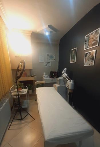 عکس کلینیک پوست و مو آوان (دکتر حمیدرضا مختاری)