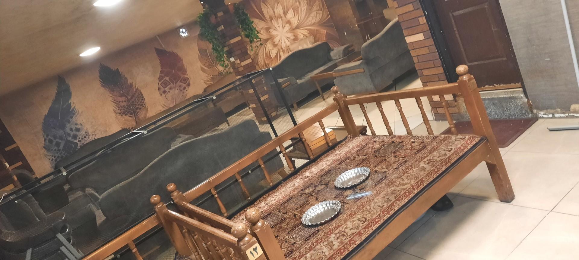 عکس چای و قلیان سرای بختیاری