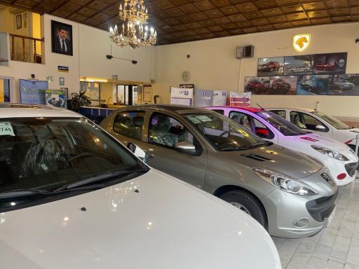عکس نمایندگی ایرانخودرو ۱۸۱۸ عظیمی