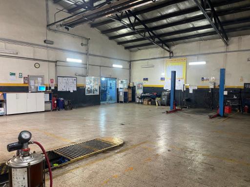 عکس نمایندگی ایرانخودرو ۱۸۱۸ عظیمی