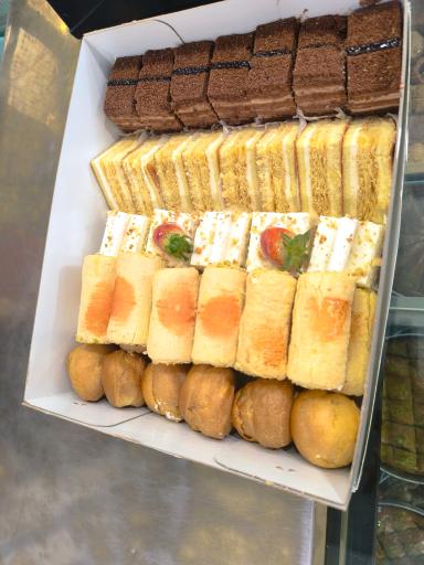 عکس قنادی لادن طلایی