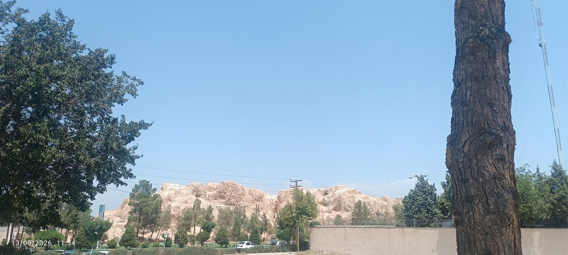 عکس تپه و قلعه باستانی جوقین