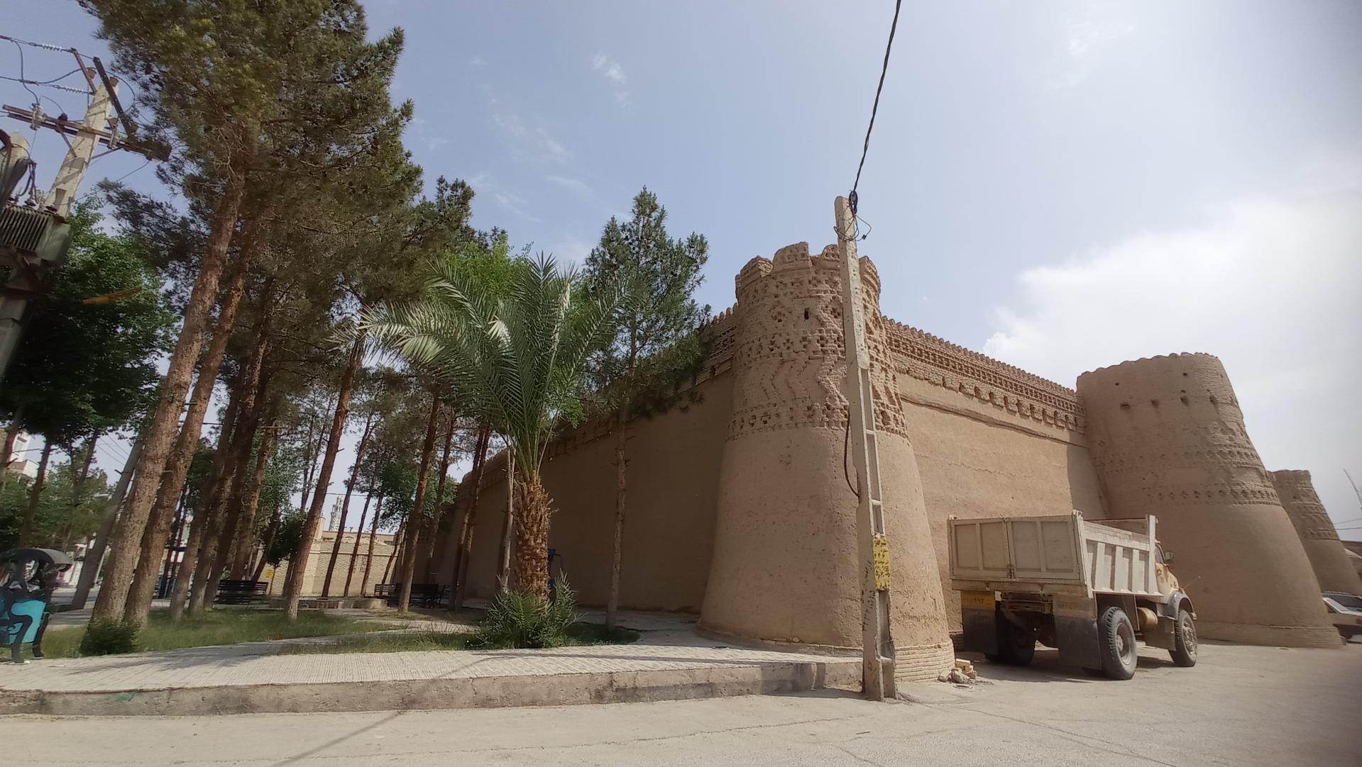 عکس قلعه مهرجرد