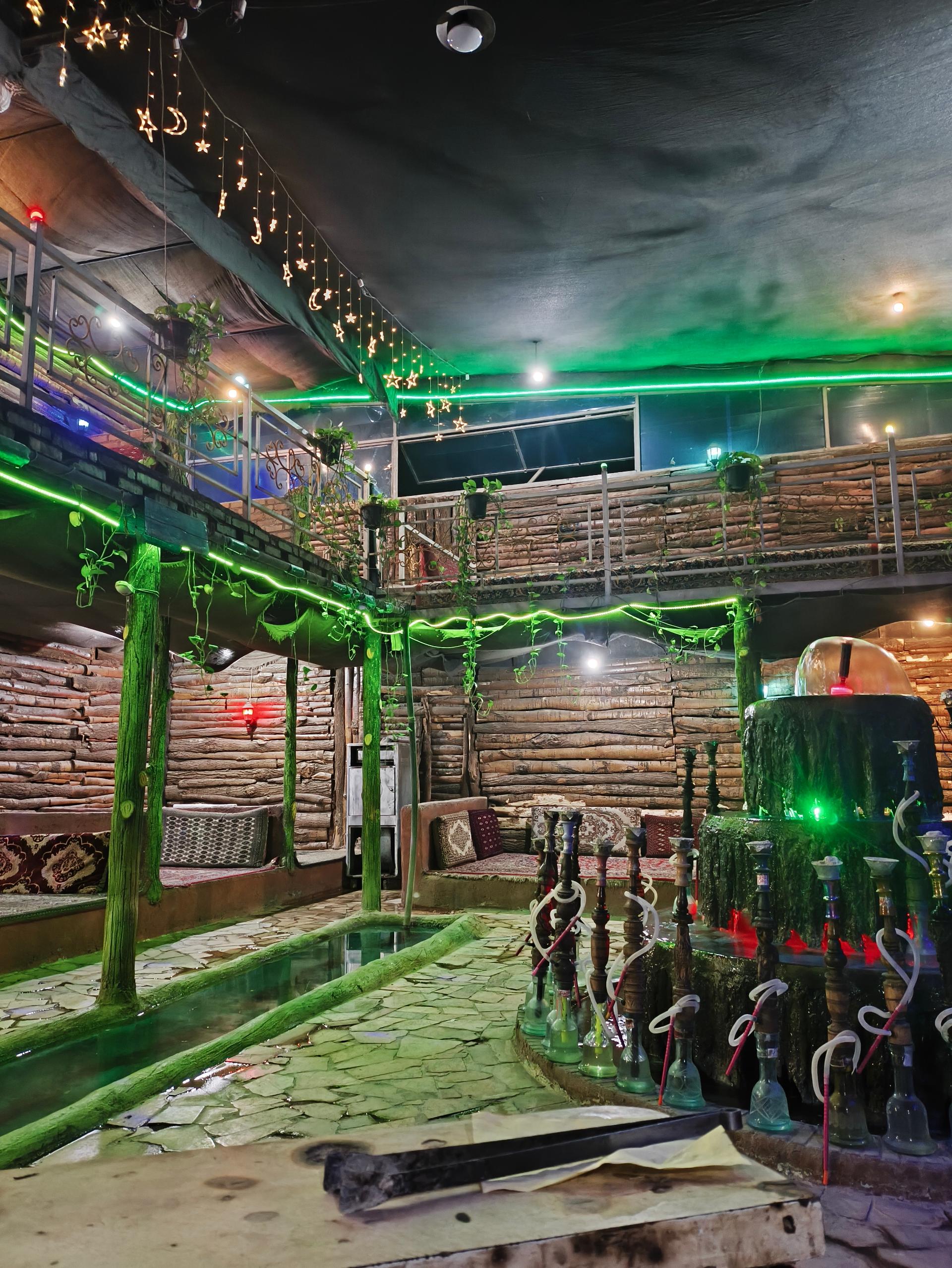 عکس کافه کلبه چوبی