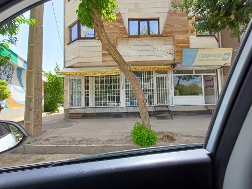 عکس شیشه خم اتومبیل جواد