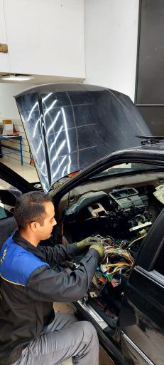 عکس خدمات برق اتومبیل فردین