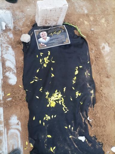 عکس مزار عمران نادرپور