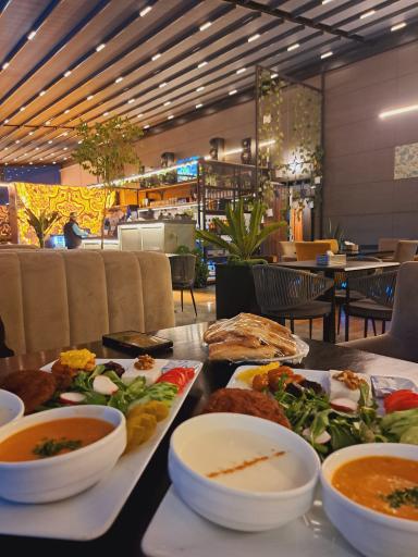 عکس رستوران آسمان