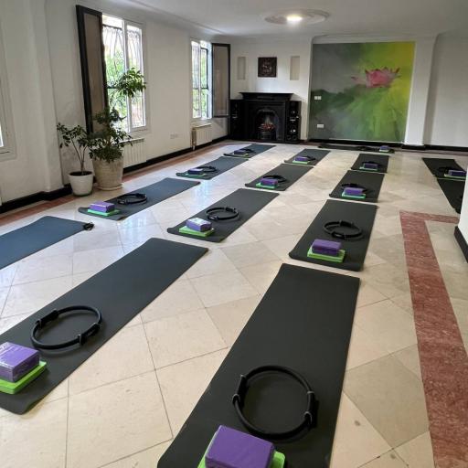 باشگاه یوگا حضور دو شعبه گوهردشت