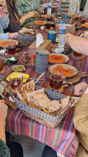 عکس کافه گالری نقاشی