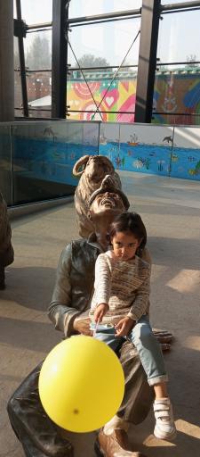 عکس سرزمین سحرخیز شعبه باغ کتاب