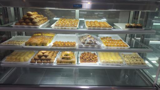 عکس قنادی بله برون 