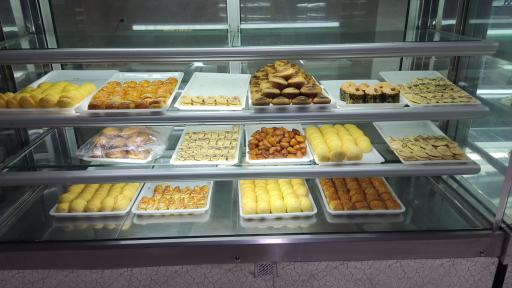 عکس قنادی بله برون 