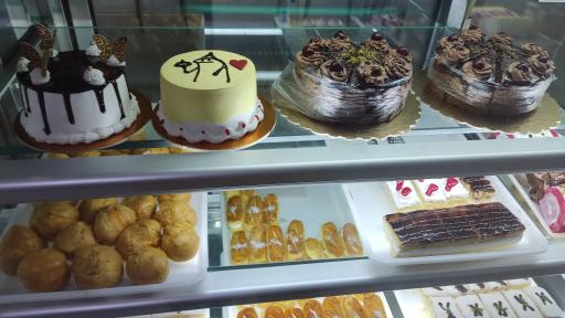 عکس قنادی بله برون 