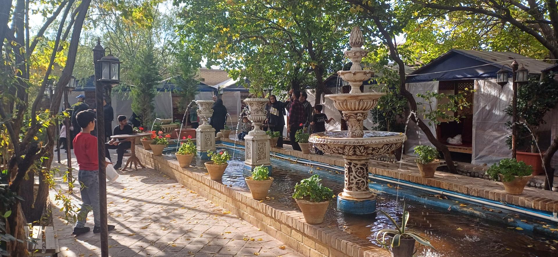 عکس باغ رستوران ترنج