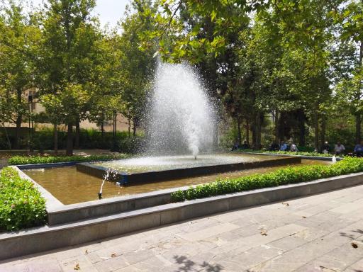 آبنمای بوستان بهار آزادی