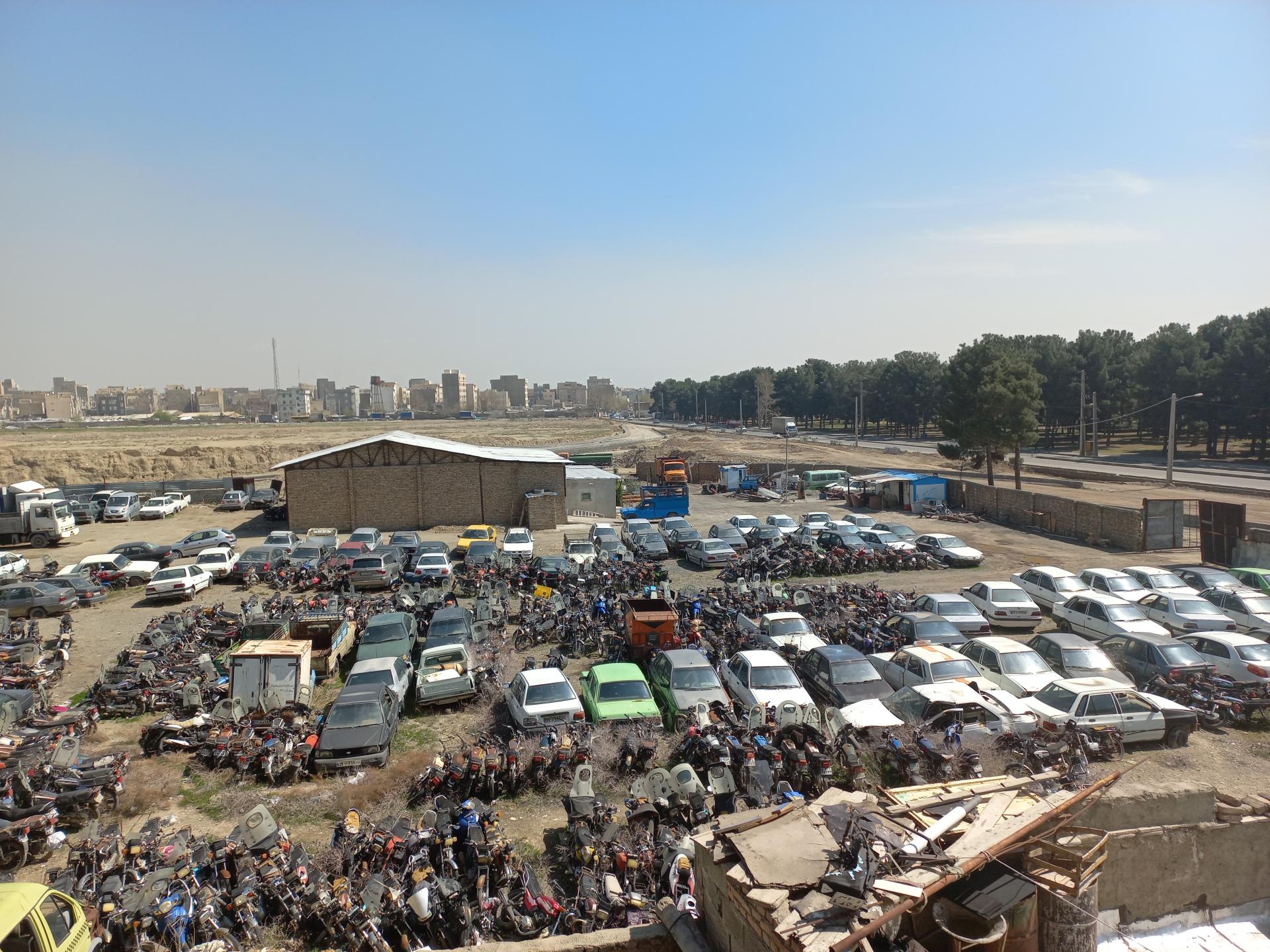 عکس پارکینگ شهرک ولیعصر