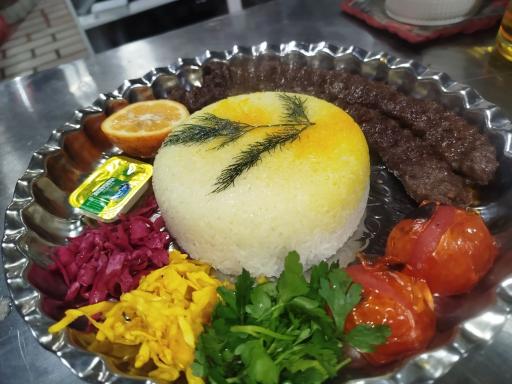 عکس رستوران خورشید خانم لاهیجان