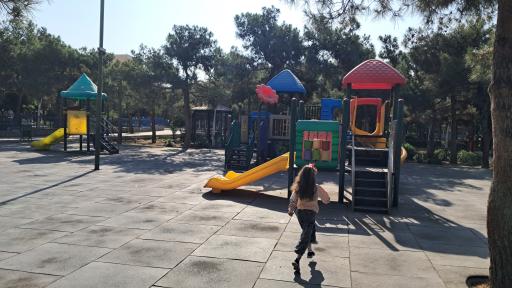 عکس زمین بازی پارک کاج