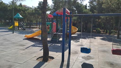 عکس زمین بازی پارک کاج