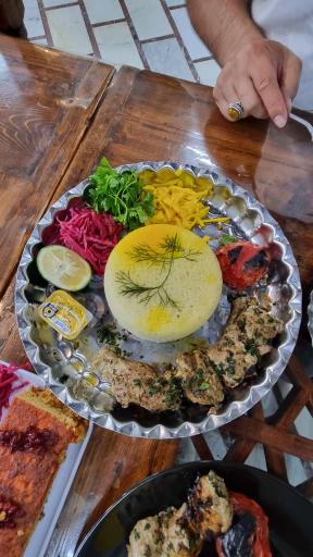 عکس رستوران خورشید خانم لاهیجان