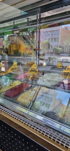 عکس بستنی آبمیوه حاج عزیز شعبه 4