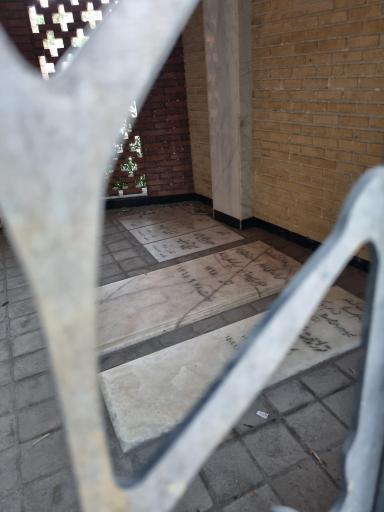 عکس مقبره شاعر عباس یمینی شریف