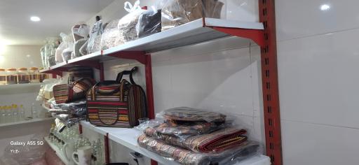 عکس گلاب و عرقیات اصیل آبیز