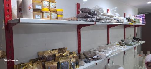 عکس گلاب و عرقیات اصیل آبیز