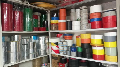 عکس آقای چسب شعبه مرکزی