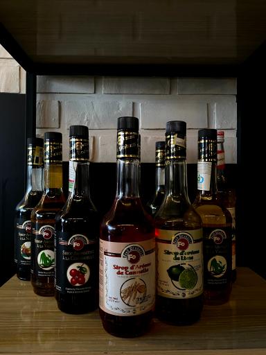 عکس کافه رُمان