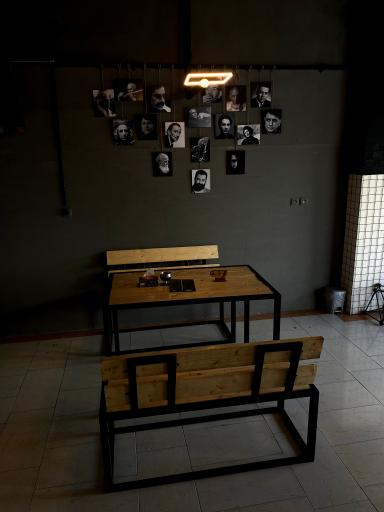 عکس کافه رُمان