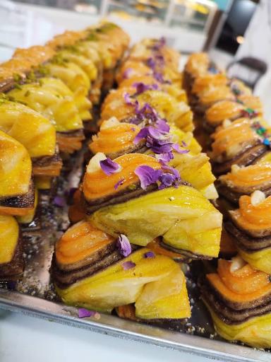 عکس قنادی گاندی