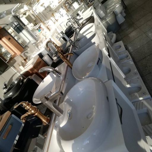 فروشگاه لوازم بهداشتی ساختمانی گل رسان