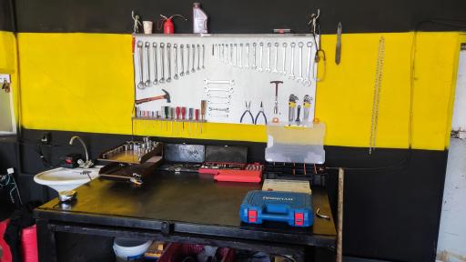 عکس تعمیرگاه لوسیفر