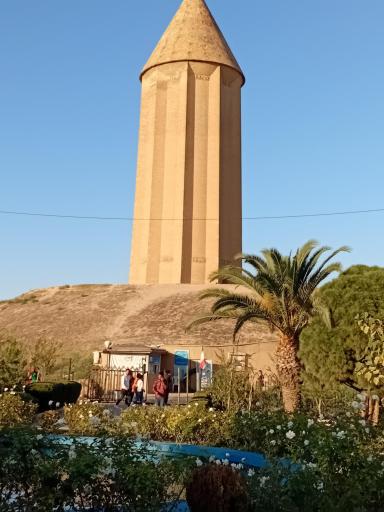 عکس برج قابوس ابن وشمگیر (میل گنبد کاووس)