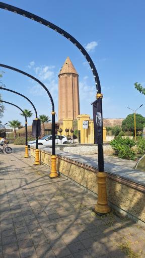 عکس برج قابوس ابن وشمگیر (میل گنبد کاووس)