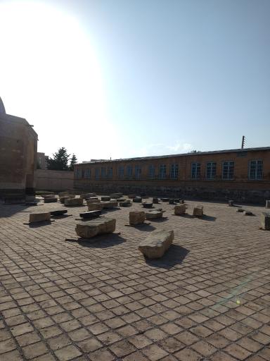 عکس شهیدگاه (آرامگاه شهدای جنگ چالدران با عثمانی)