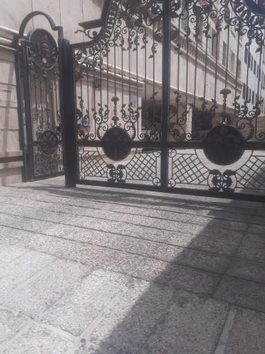 عکس ساختمان آپادانا