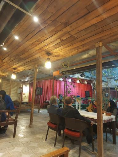 عکس رستوران شهر باران