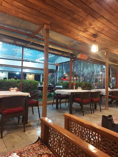 عکس رستوران شهر باران