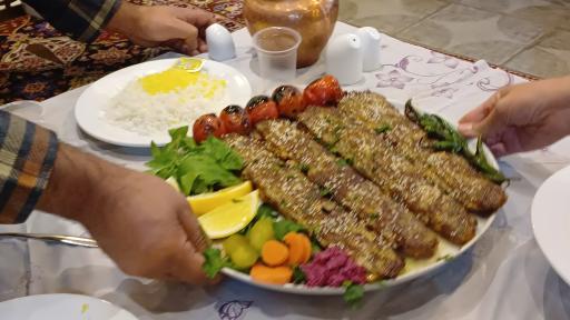 عکس رستوران شهر باران