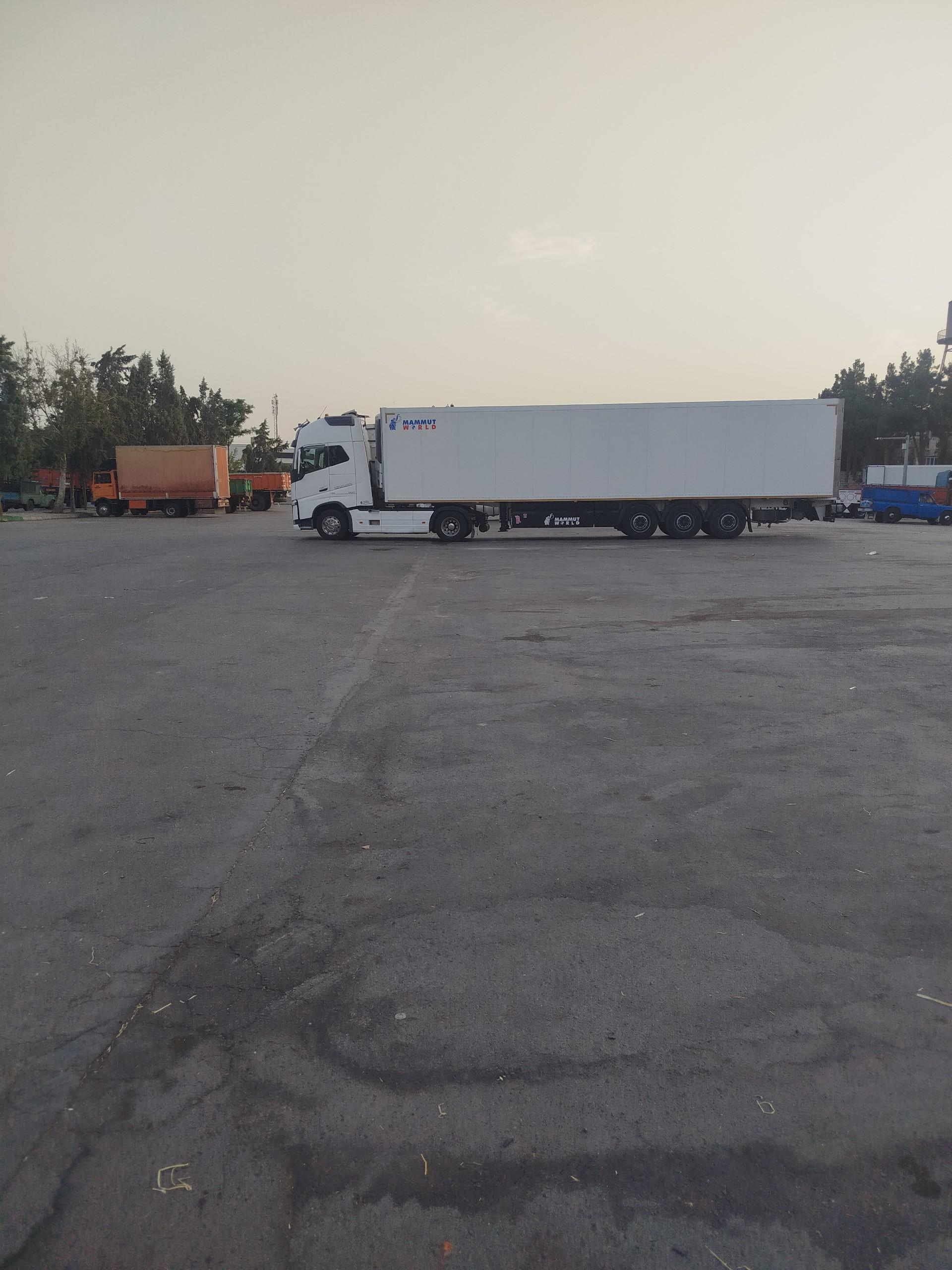 عکس پارکینگ میدان تره بار مرکزی سپاد مشهد