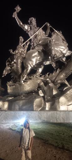 عکس مجسمه نبرد رستم
