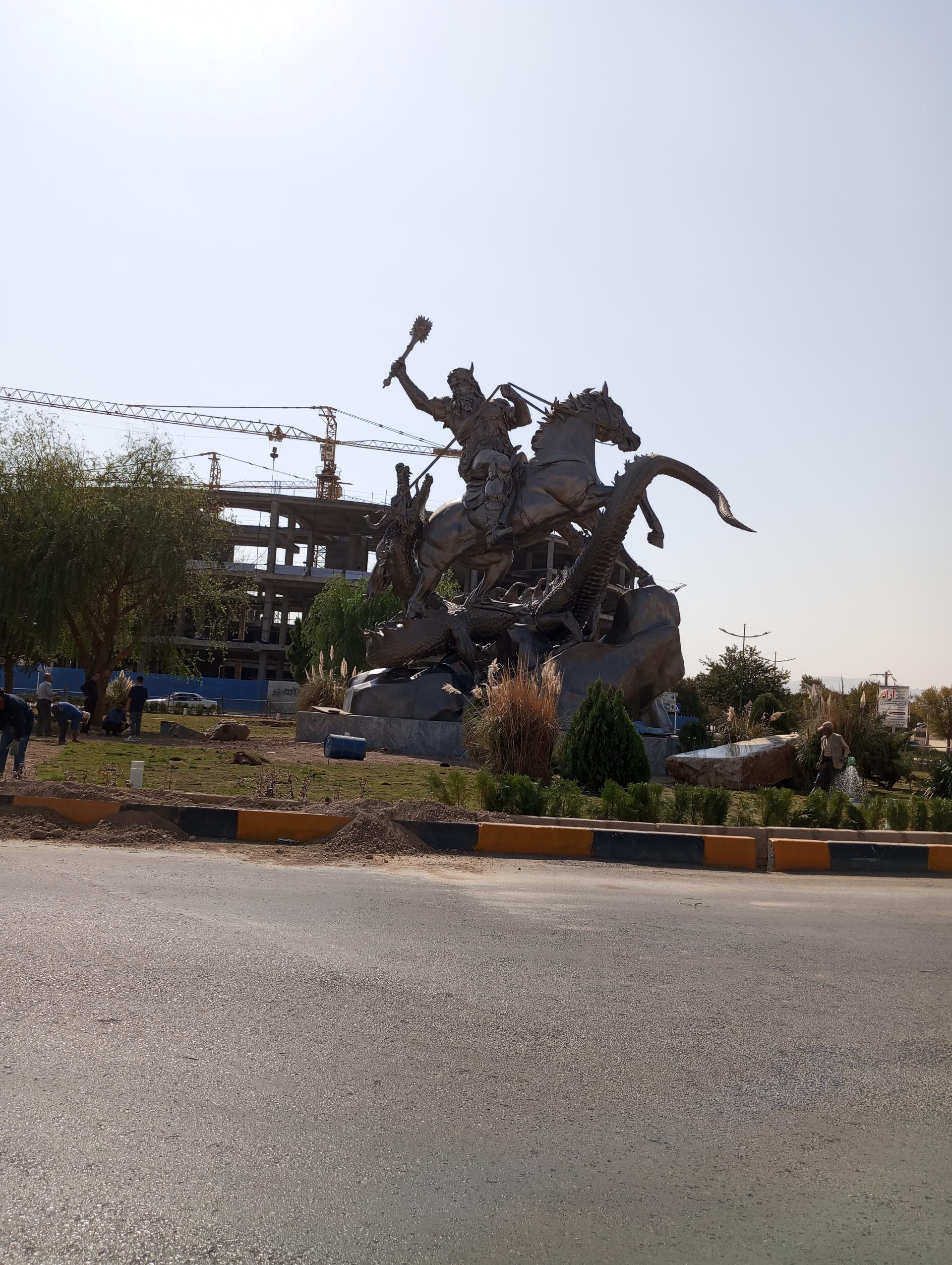 عکس مجسمه نبرد رستم